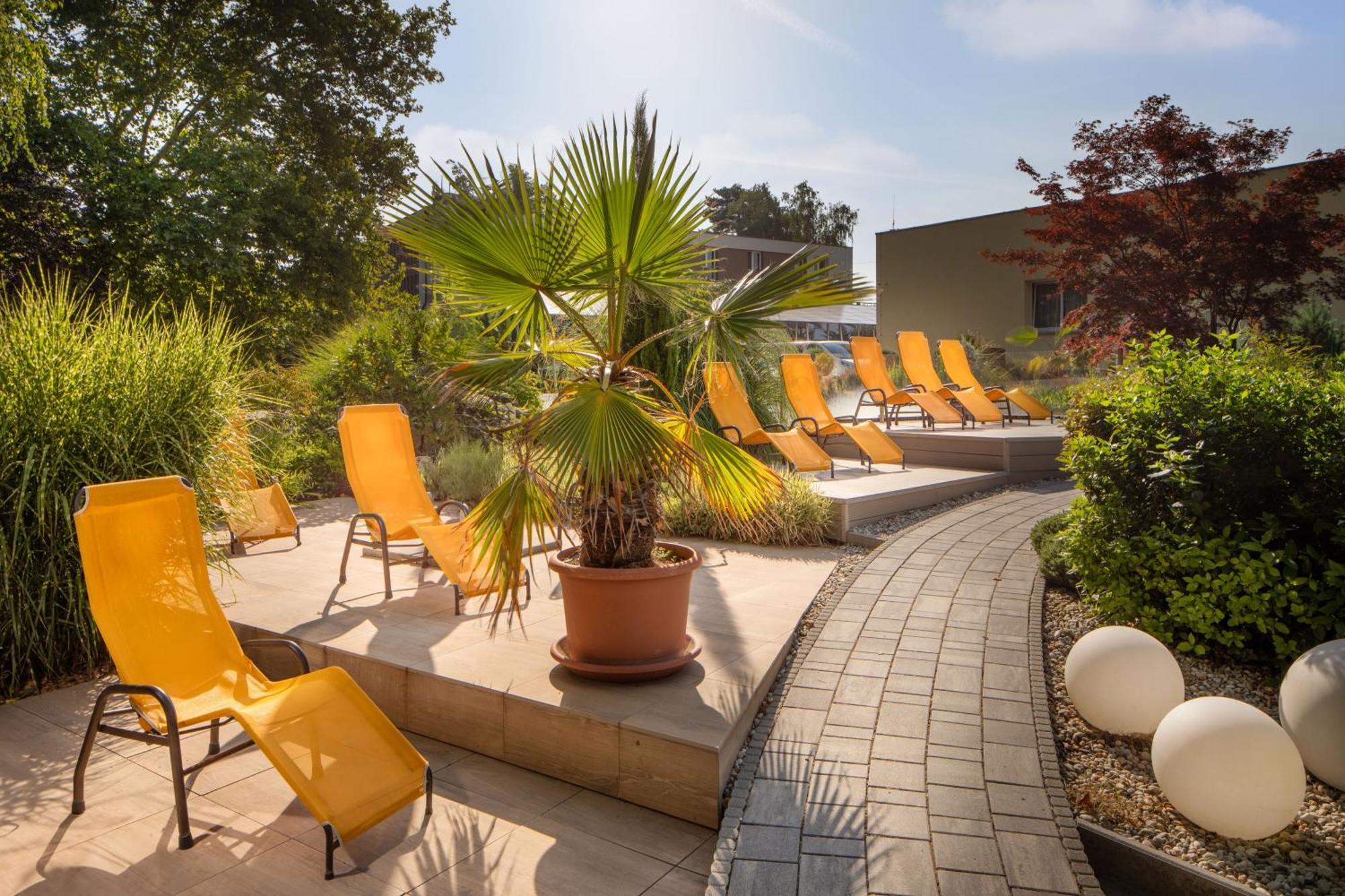 Sungarden Wellness Готель Шіофок